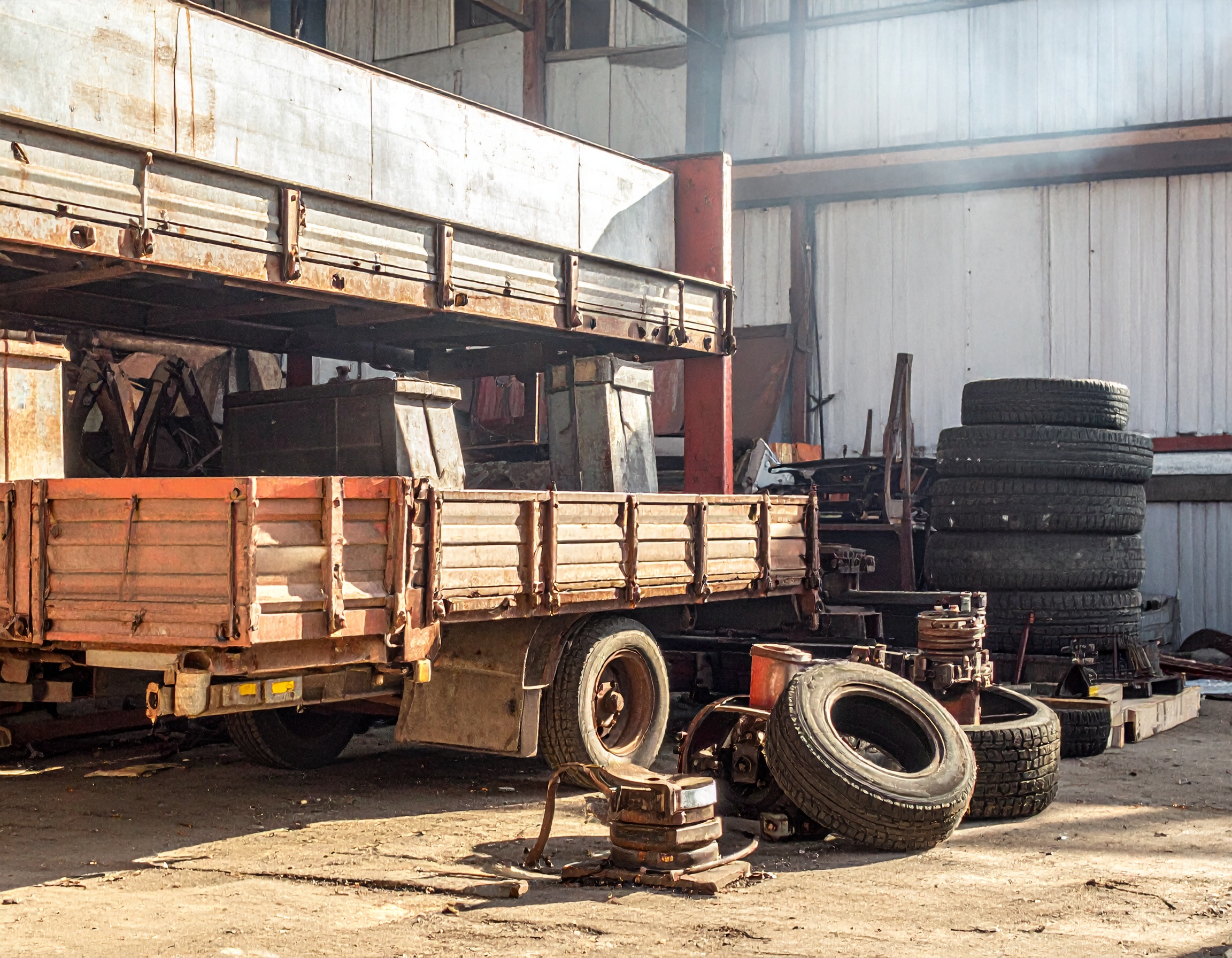 map[class:absolute inset-0 z-[1] w-full h-full object-cover object-center src:images/hero.jpg]